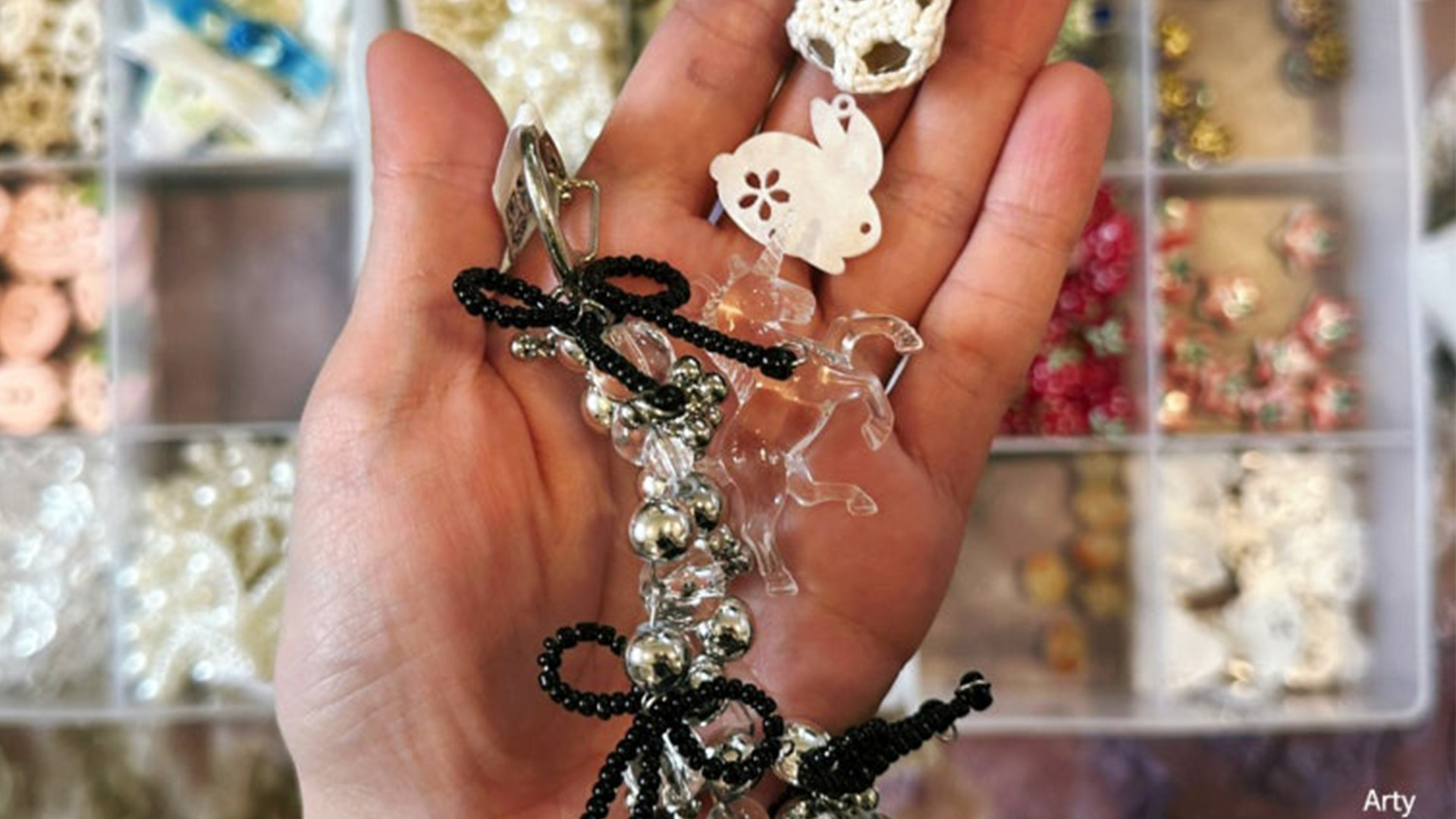 A unique little shop in Euljiro 3-ga | Sellerwalk Kkotbat, full of handmade and vintage pieces